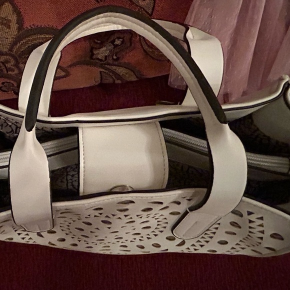 Large Max Studio Ivory Colored Shoulder Bag - Picture 10 of 11